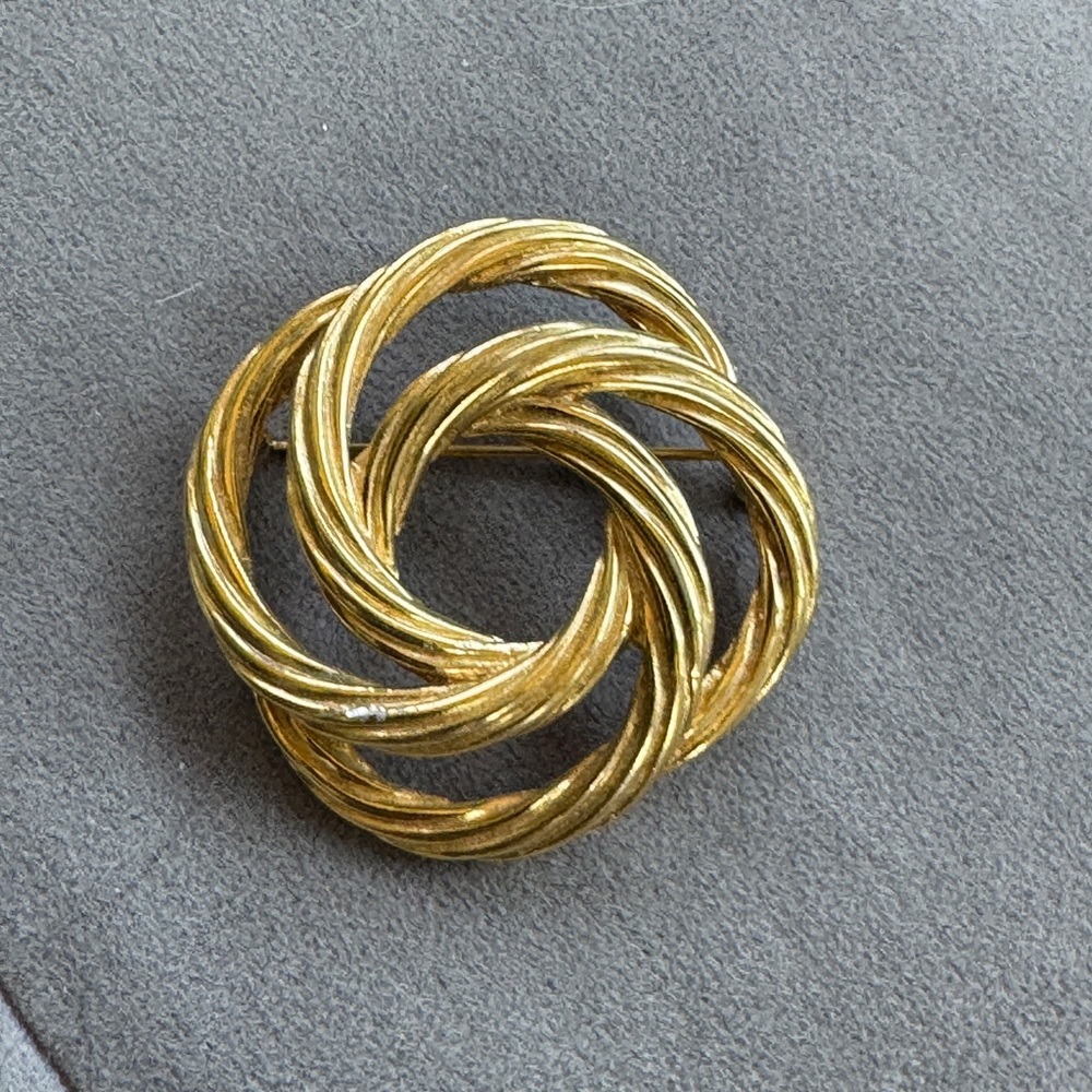 Vintage Monet Gold Tone Swirl Wreath Brooch Large Textured Knot Pin
